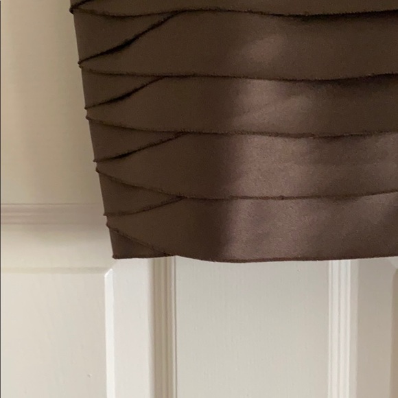 Satin like dress (strapless) - Picture 3 of 5